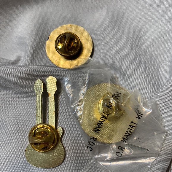 3 enamel RUSH pins vintage 80’s - Picture 4 of 4